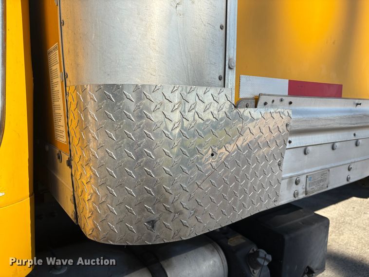 image for item EA7016 2015 Freightliner M2 box truck