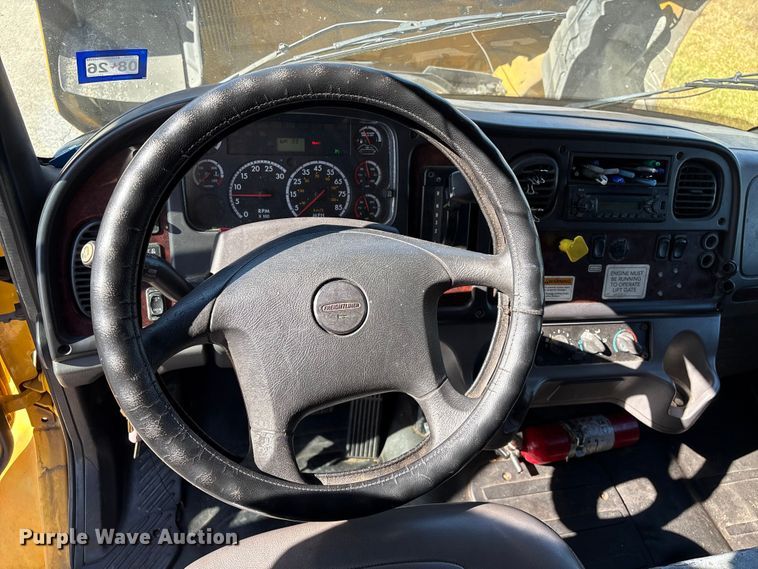 image for item EA7016 2015 Freightliner M2 box truck