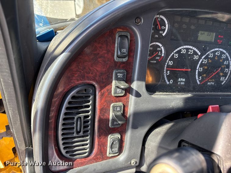 image for item EA7016 2015 Freightliner M2 box truck