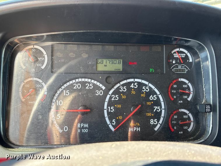 image for item EA7016 2015 Freightliner M2 box truck