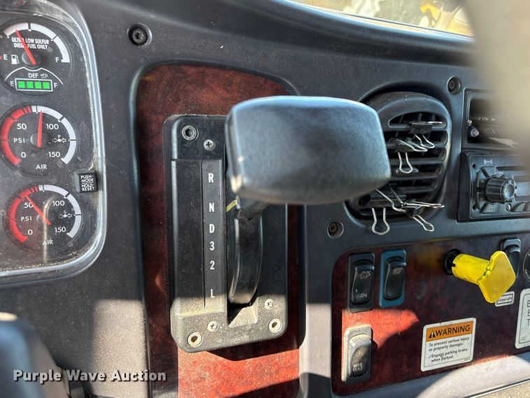 image for item EA7016 2015 Freightliner M2 box truck