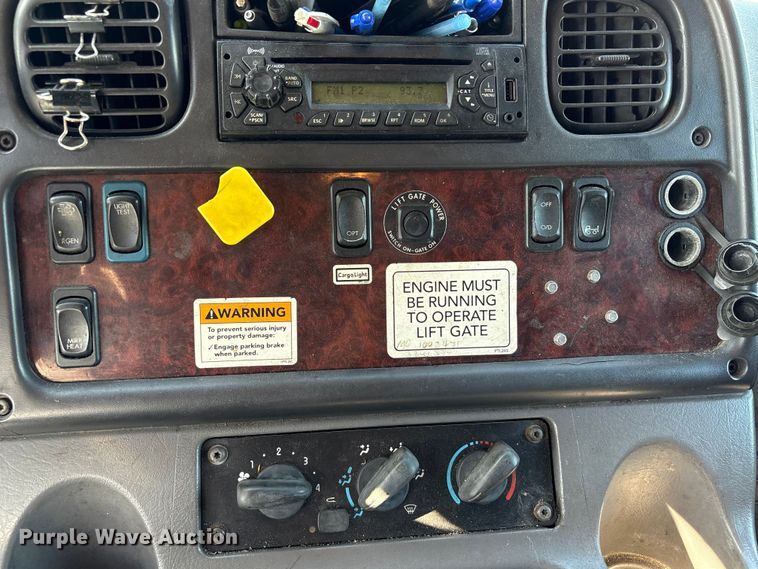 image for item EA7016 2015 Freightliner M2 box truck