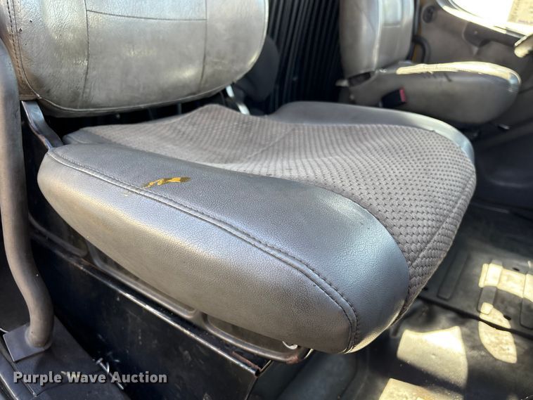 image for item EA7016 2015 Freightliner M2 box truck