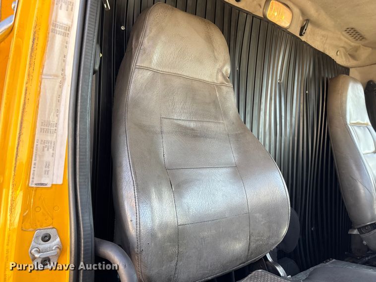 image for item EA7016 2015 Freightliner M2 box truck