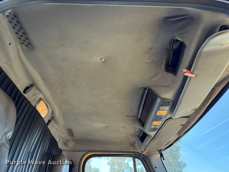 image for item EA7016 2015 Freightliner M2 box truck