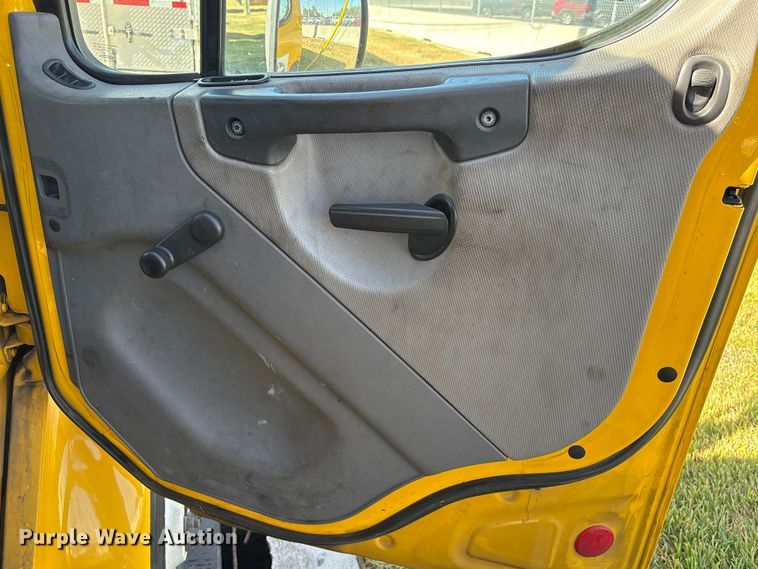 image for item EA7016 2015 Freightliner M2 box truck