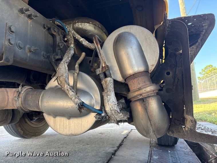 image for item EA7016 2015 Freightliner M2 box truck