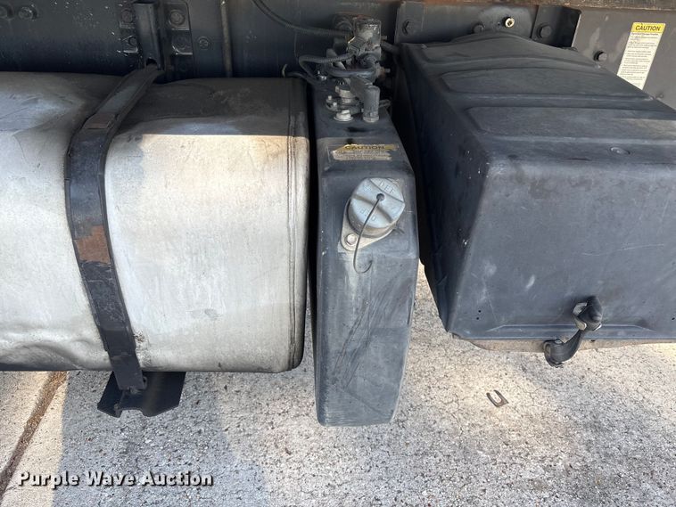 image for item EA7016 2015 Freightliner M2 box truck