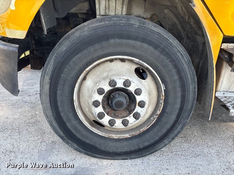 image for item EA7016 2015 Freightliner M2 box truck