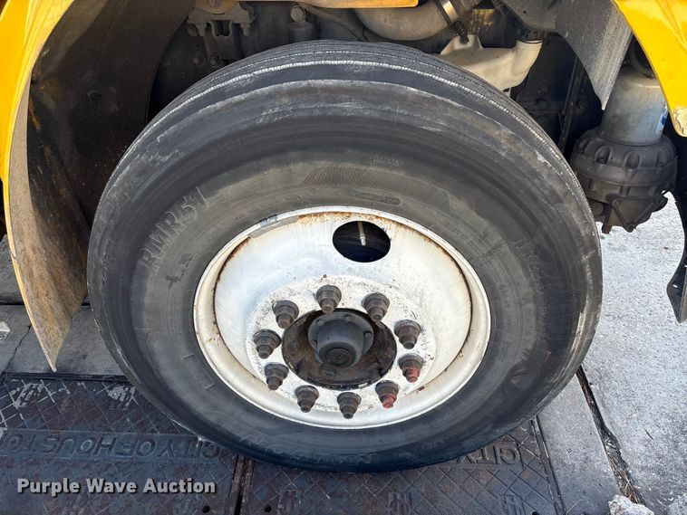 image for item EA7016 2015 Freightliner M2 box truck