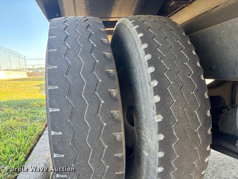 image for item EA7016 2015 Freightliner M2 box truck