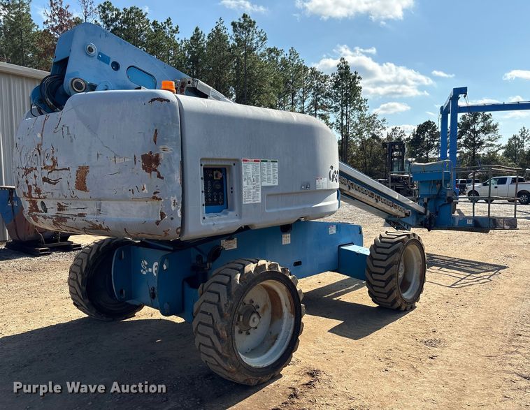 image for item EA7036 2007 Genie S-60 boom lift