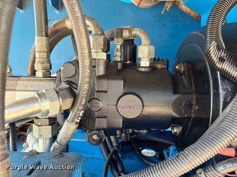 image for item EA7036 2007 Genie S-60 boom lift