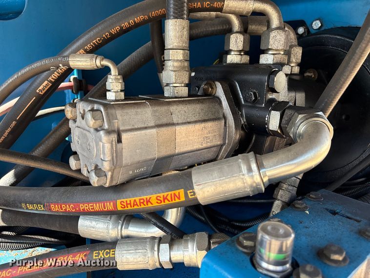 image for item EA7036 2007 Genie S-60 boom lift