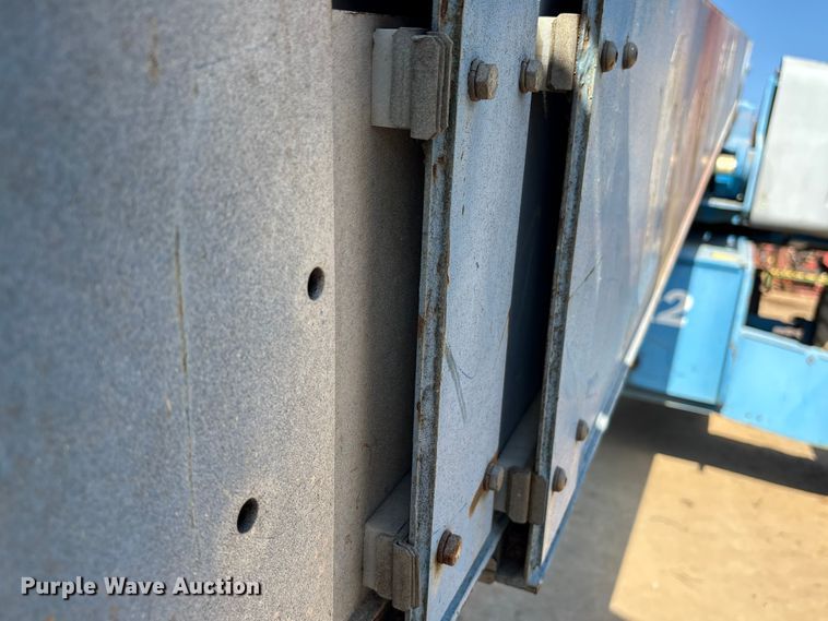 image for item EA7036 2007 Genie S-60 boom lift