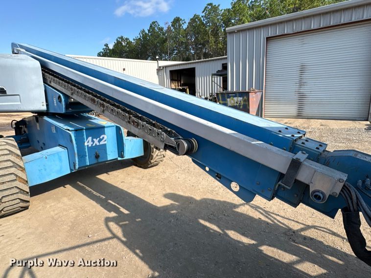 image for item EA7036 2007 Genie S-60 boom lift