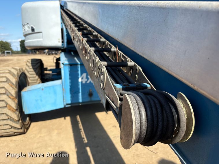 image for item EA7036 2007 Genie S-60 boom lift