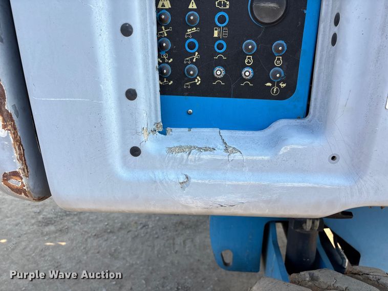 image for item EA7036 2007 Genie S-60 boom lift