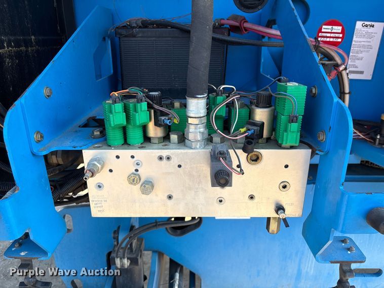 image for item EA7036 2007 Genie S-60 boom lift