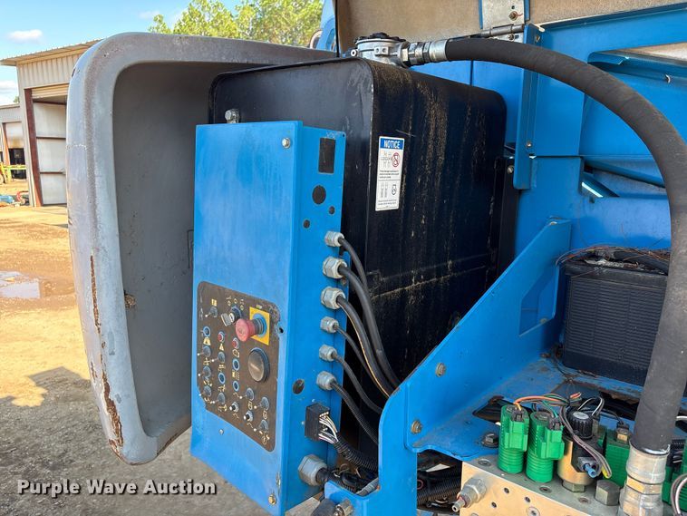 image for item EA7036 2007 Genie S-60 boom lift