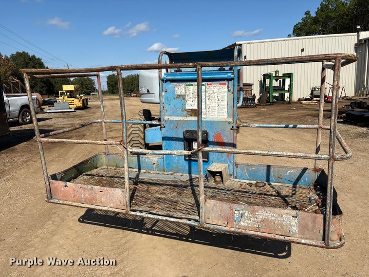 image for item EA7036 2007 Genie S-60 boom lift