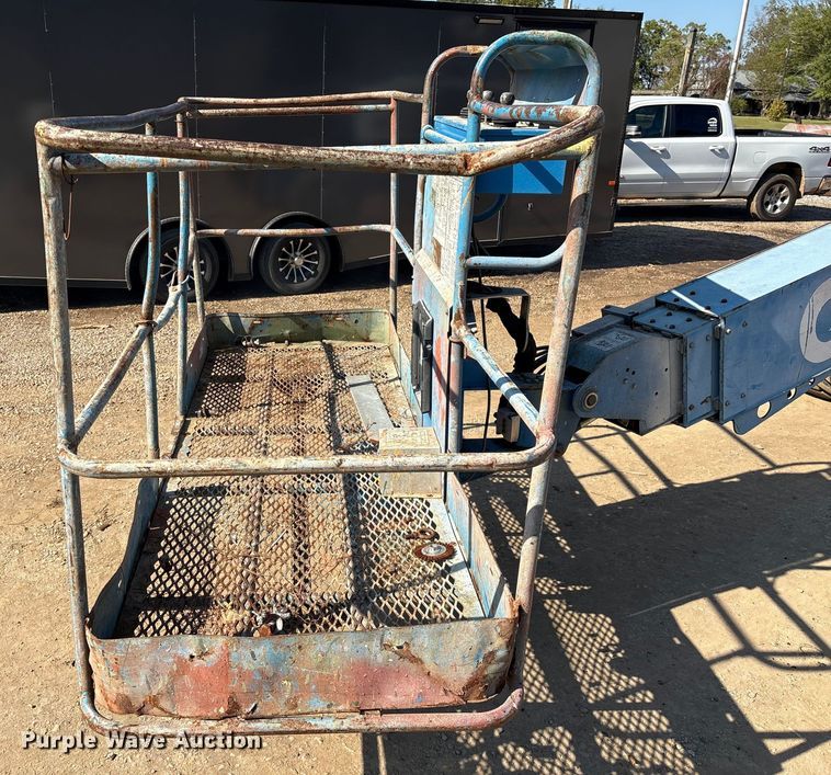 image for item EA7036 2007 Genie S-60 boom lift