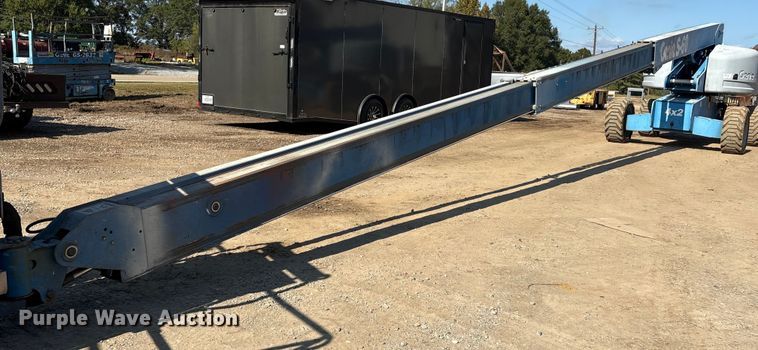 image for item EA7036 2007 Genie S-60 boom lift