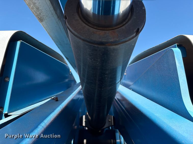 image for item EA7036 2007 Genie S-60 boom lift