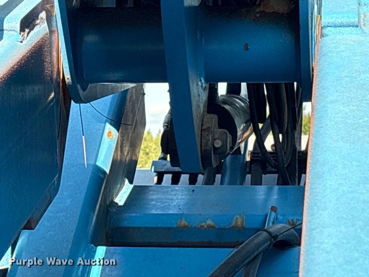 image for item EA7036 2007 Genie S-60 boom lift