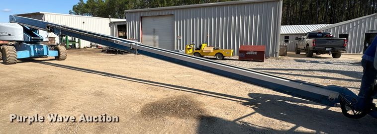 image for item EA7036 2007 Genie S-60 boom lift