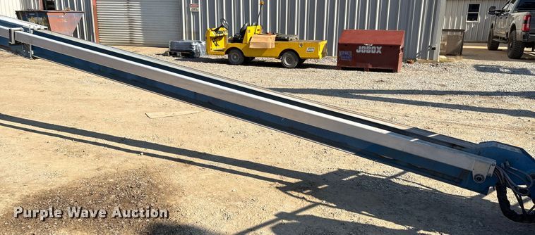 image for item EA7036 2007 Genie S-60 boom lift