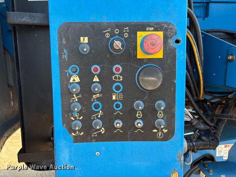 image for item EA7036 2007 Genie S-60 boom lift