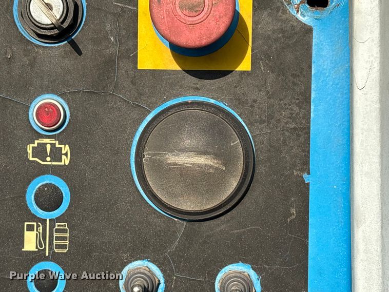 image for item EA7036 2007 Genie S-60 boom lift