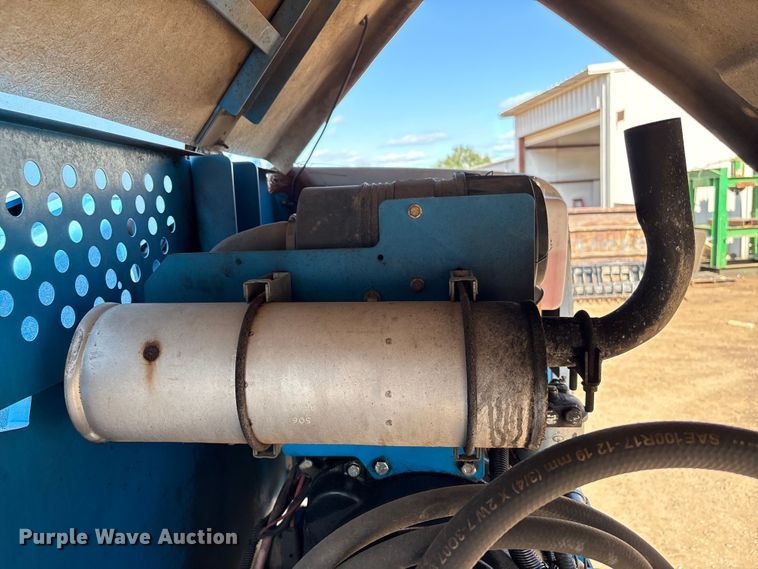 image for item EA7036 2007 Genie S-60 boom lift