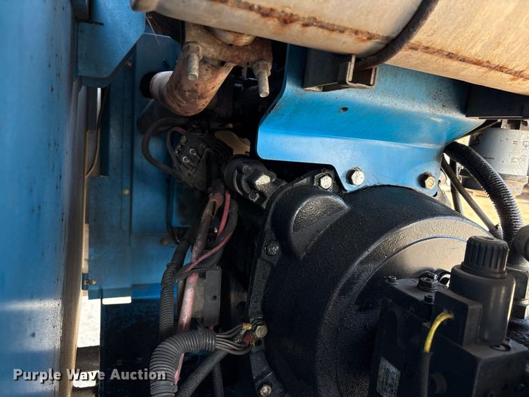 image for item EA7036 2007 Genie S-60 boom lift