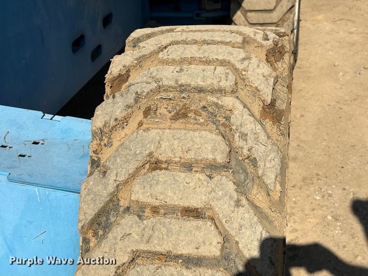 image for item EA7036 2007 Genie S-60 boom lift