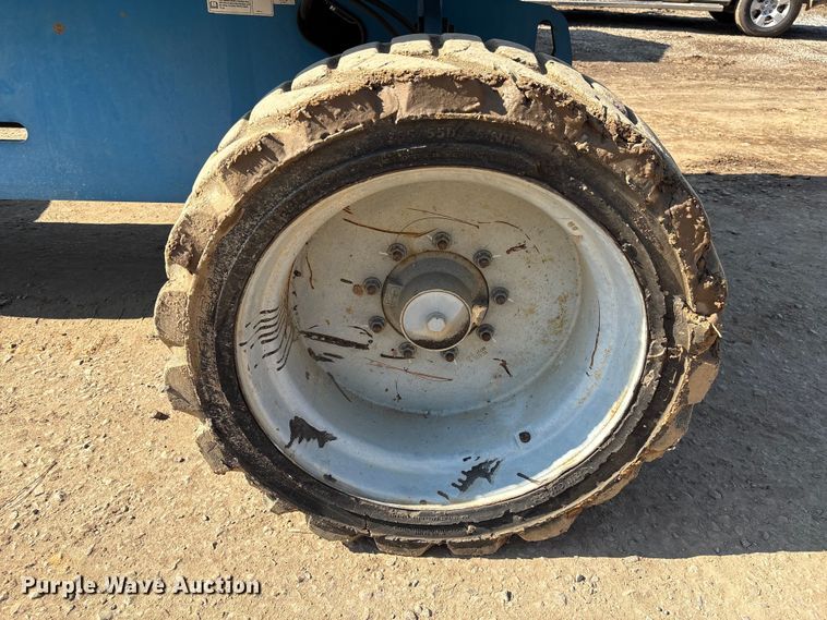 image for item EA7036 2007 Genie S-60 boom lift