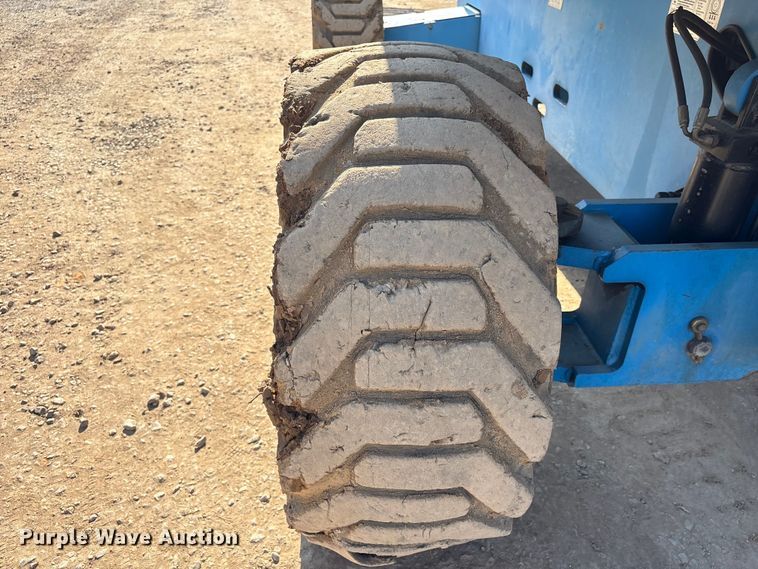 image for item EA7036 2007 Genie S-60 boom lift