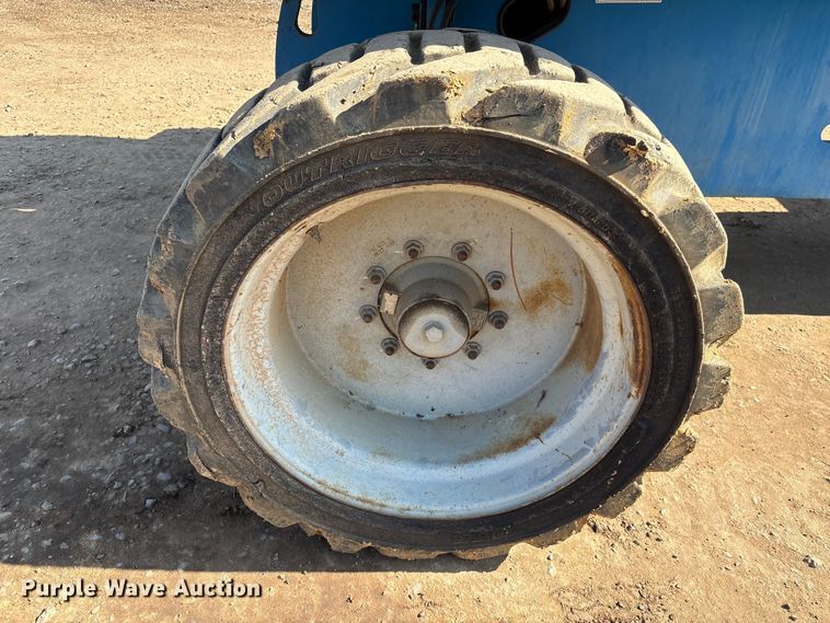 image for item EA7036 2007 Genie S-60 boom lift