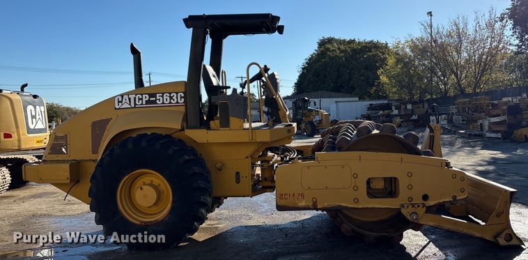 COMPACTADOR 2003 CATERPILLAR CP563E