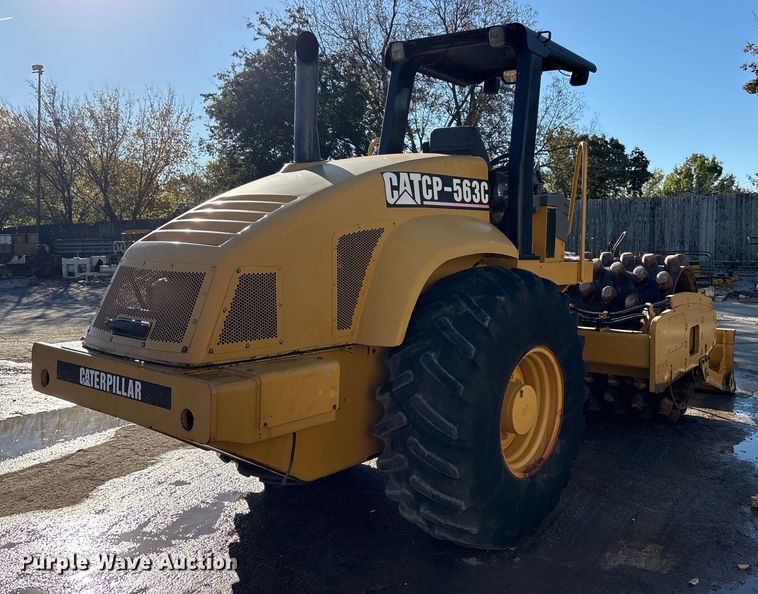 COMPACTADOR 2003 CATERPILLAR CP563E