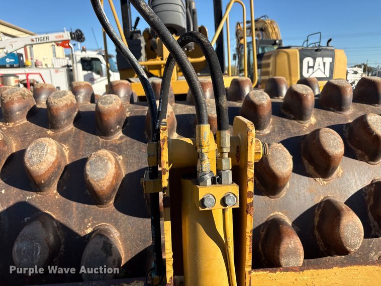 image for item EA7734 2003 Caterpillar CP-563E single drum vibratory roller