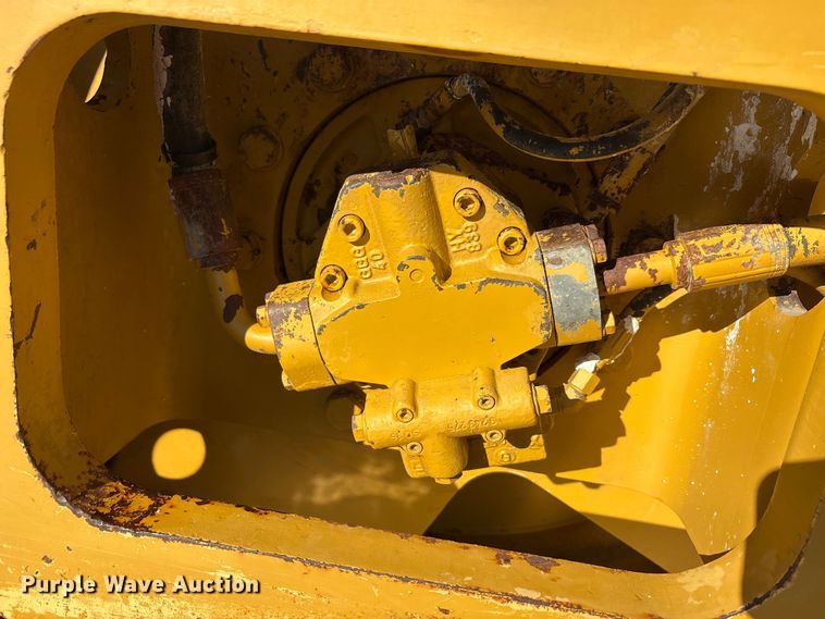 image for item EA7734 2003 Caterpillar CP-563E single drum vibratory roller