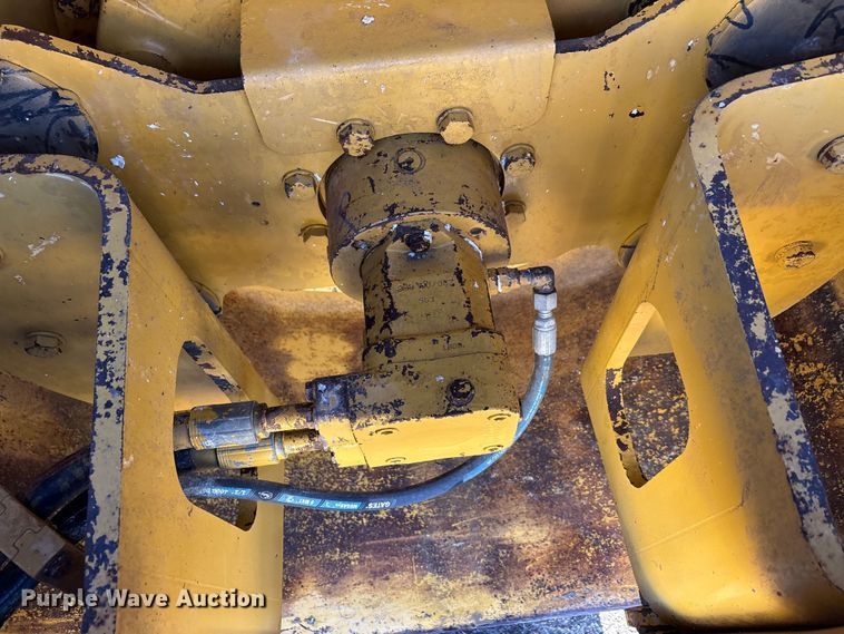 image for item EA7734 2003 Caterpillar CP-563E single drum vibratory roller