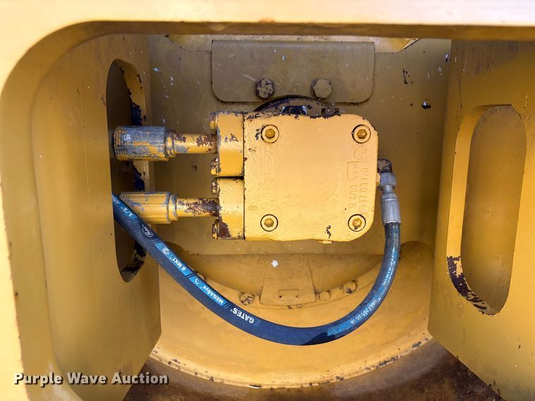 image for item EA7734 2003 Caterpillar CP-563E single drum vibratory roller