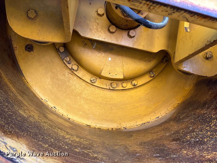 image for item EA7734 2003 Caterpillar CP-563E single drum vibratory roller