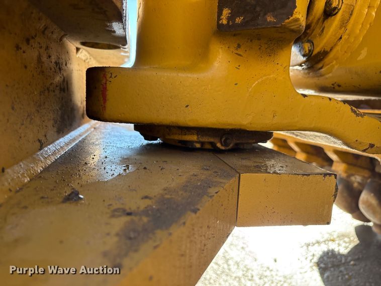 image for item EA7734 2003 Caterpillar CP-563E single drum vibratory roller