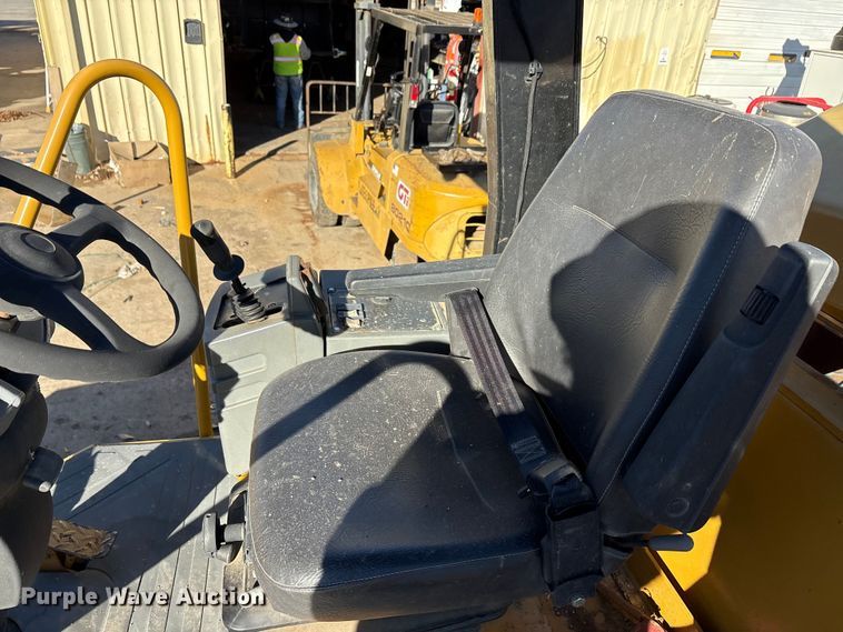 image for item EA7734 2003 Caterpillar CP-563E single drum vibratory roller