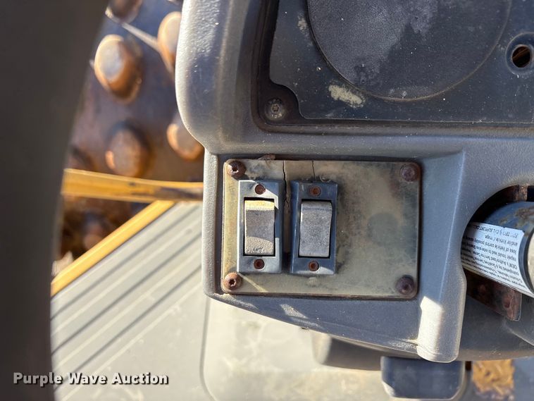 image for item EA7734 2003 Caterpillar CP-563E single drum vibratory roller