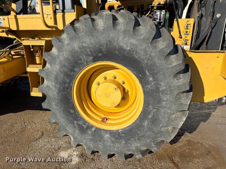 image for item EA7734 2003 Caterpillar CP-563E single drum vibratory roller